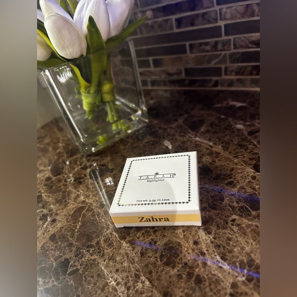 F.A.R.A.H Zahra Cool Tone Highlighter NIB Radiant Glow Makeup